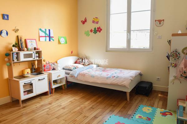 Appartement à vendre 6 pièces, 126 m2, centre-ville Rennes, très bon état. Garage. Ascenseur