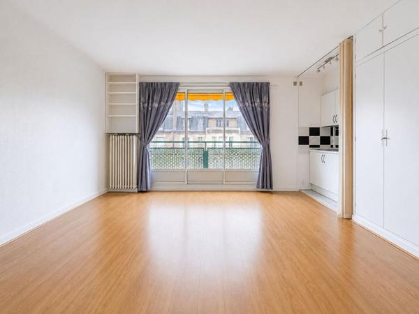 Paris 16e - T1 bis avec balcon, vue dégagée, cave, parking 34 m²