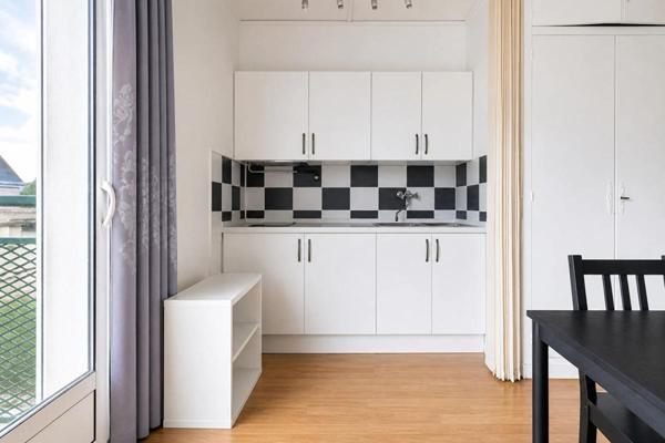 Paris 16e - T1 bis avec balcon, vue dégagée, cave, parking 34 m²
