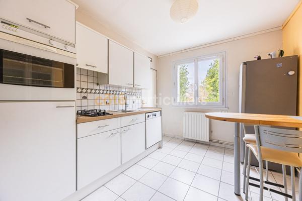 Vente
                Appartement76 m² - 4 Pièces -
                    REZE (44400)