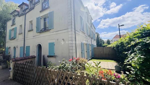 Vente                                                      Maison de village
                        
                     5 pièces                      101 m2                     à Serris