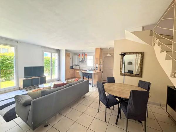 Vente                                                      Maison de village
                        
                     5 pièces                      101 m2                     à Serris