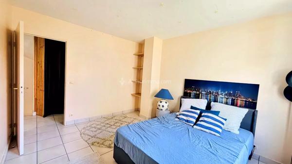 Vente                                                      Maison de village
                        
                     5 pièces                      101 m2                     à Serris