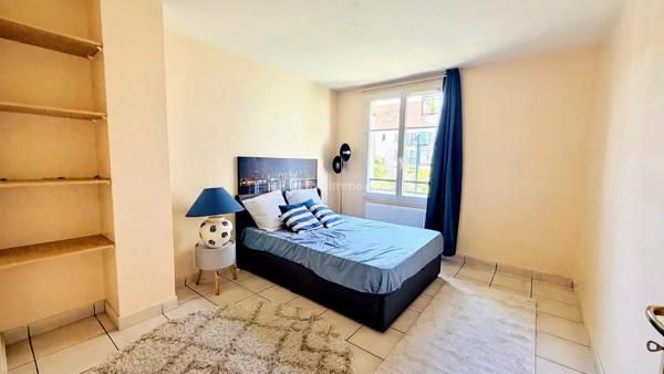 Vente                                                      Maison de village
                        
                     5 pièces                      101 m2                     à Serris