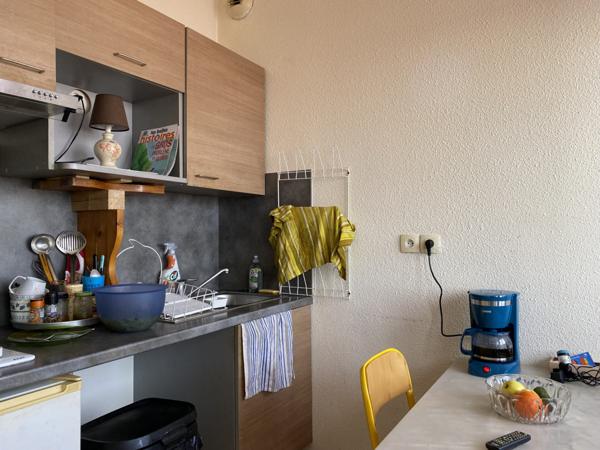 A 800 mètres du marché – Studio avec stationnement