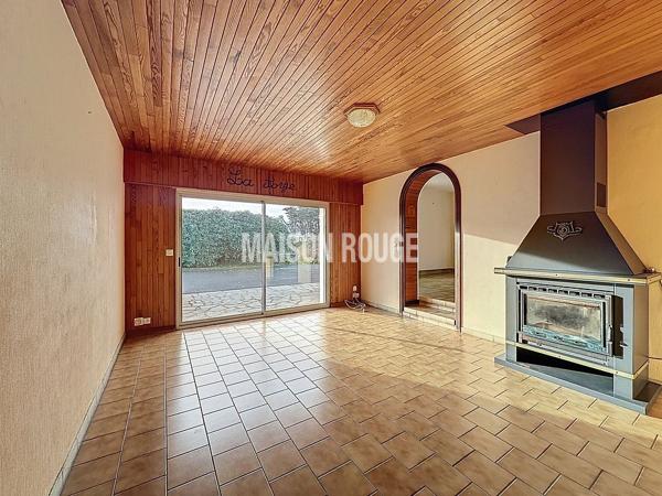Maison de pays sur grand terrain clos, vie de plain-pied et beaux volumes