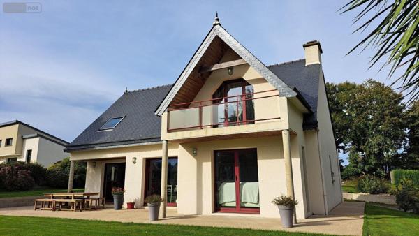 Maison individuelle à vendre à Guerlesquin dans le Finistère (29650), ref : 0495