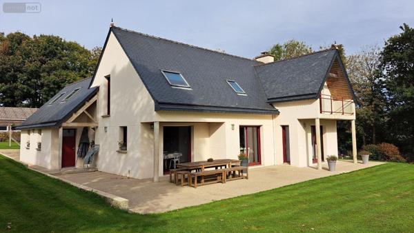 Maison individuelle à vendre à Guerlesquin dans le Finistère (29650), ref : 0495
