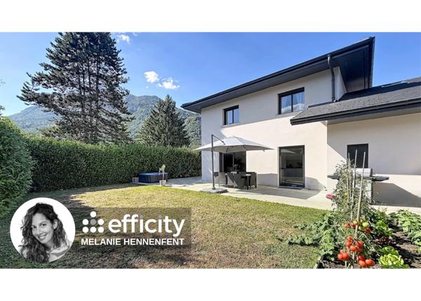 Maison
         5 pièces
        - 150 m² Bien prestige 560 000 € *