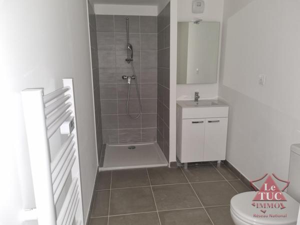 Studio avec terrasse – 92000 € FAI Orange (84100)