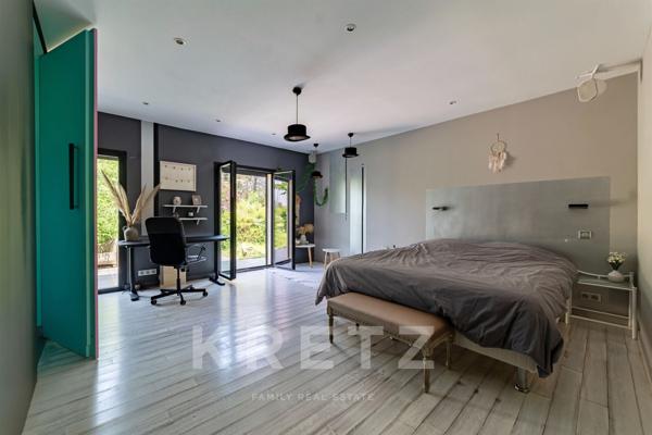 Exceptionnelle villa rénovée de 400m2 sur un parc paysager de 8300m2