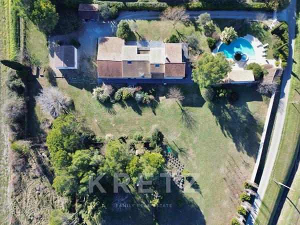 Exceptionnelle villa rénovée de 400m2 sur un parc paysager de 8300m2