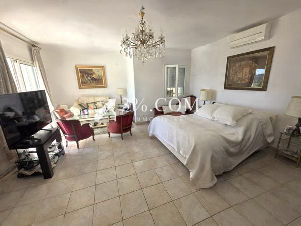 Villa 6 pièce(s) 4 chambre(s) 225 m²
