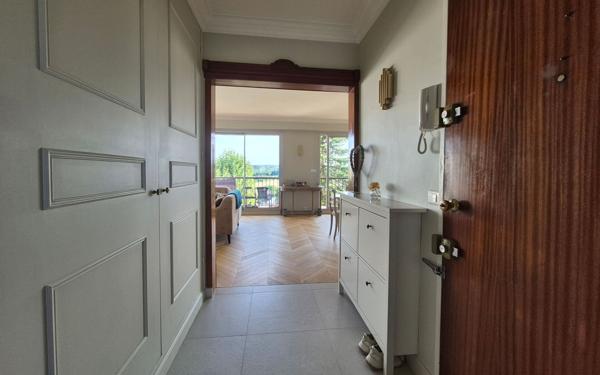 Appartement à vendre    5 pièces •  Chambourcy