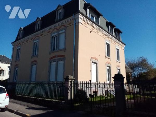 Secteur très prisé très bel appartement de caractère de 121 m² cave, parking