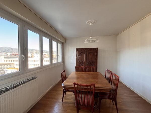 Appartement avec 2 parkings, balcon