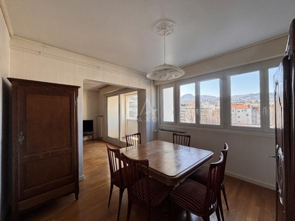 Appartement avec 2 parkings, balcon