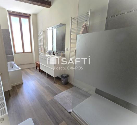 Maison de ville de 205 m² avec garage et jardin