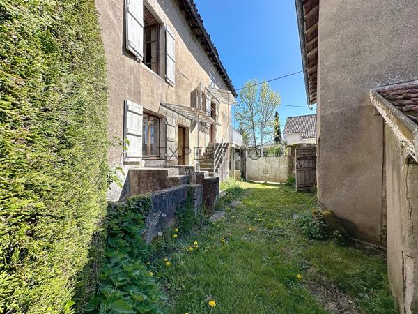 Tournus (71700) Tournus au calme : Deux maisons à rénover + terrain constructible