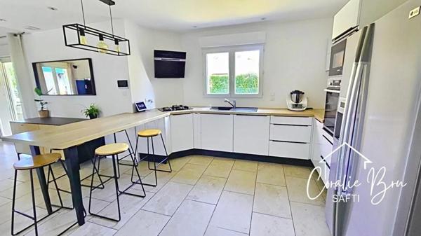 Maison Traditionnelle rénovée sur beau terrain clos