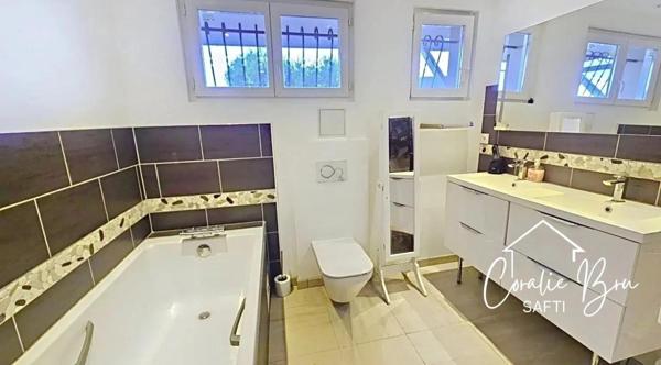 Maison Traditionnelle rénovée sur beau terrain clos