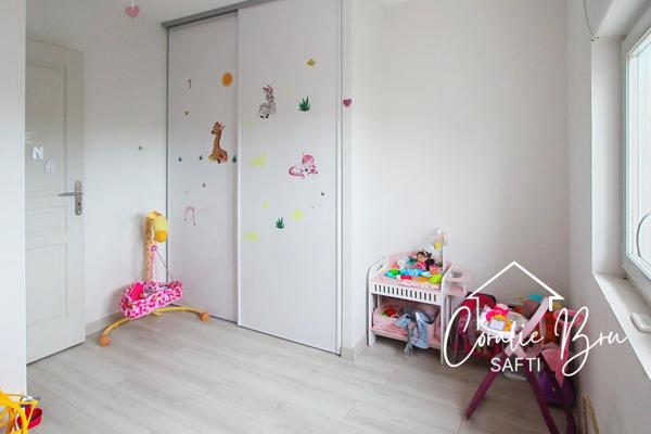 Maison Traditionnelle rénovée sur beau terrain clos