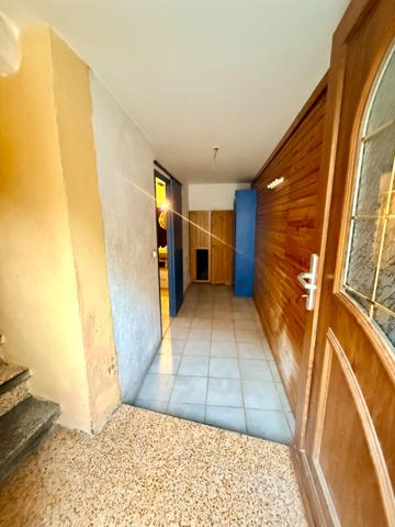 THUIR Centre ville, maison de village, 1 face, de 50 m² en R +2.