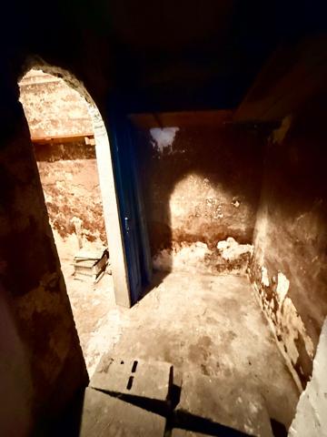 THUIR Centre ville, maison de village, 1 face, de 50 m² en R +2.