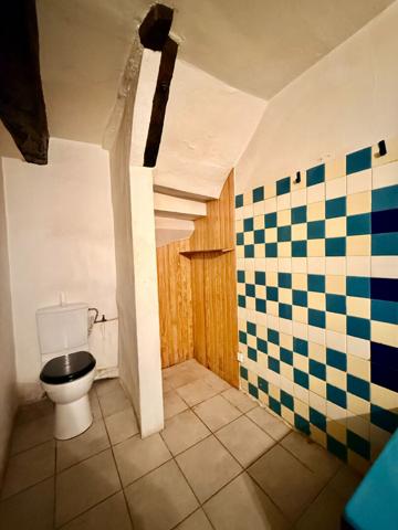 THUIR Centre ville, maison de village, 1 face, de 50 m² en R +2.