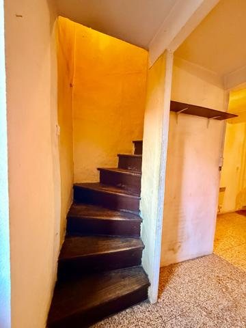 THUIR Centre ville, maison de village, 1 face, de 50 m² en R +2.