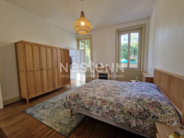 Maison renovee en centre ville de Nontron, beau jardin de 1000 m2 et piscine