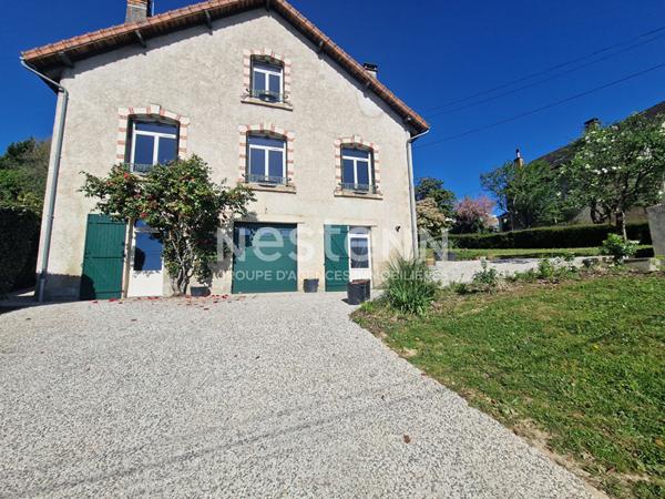 Maison renovee en centre ville de Nontron, beau jardin de 1000 m2 et piscine