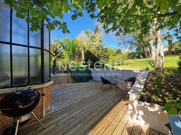 Maison renovee en centre ville de Nontron, beau jardin de 1000 m2 et piscine