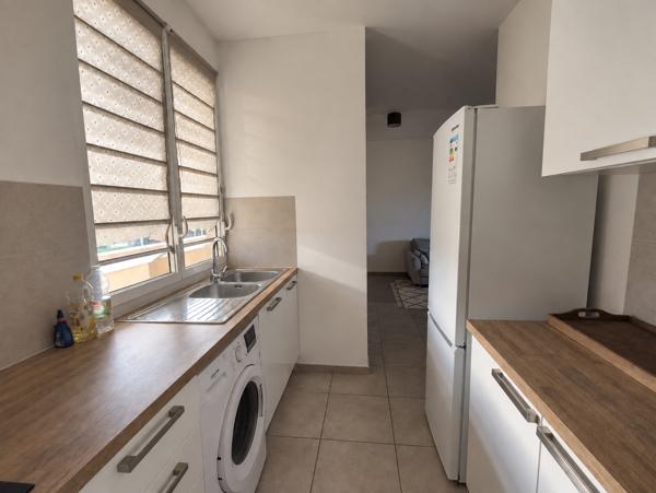 Appt proche lycée lama prévot, collège auguste DD T2 avec véranda et stationnement