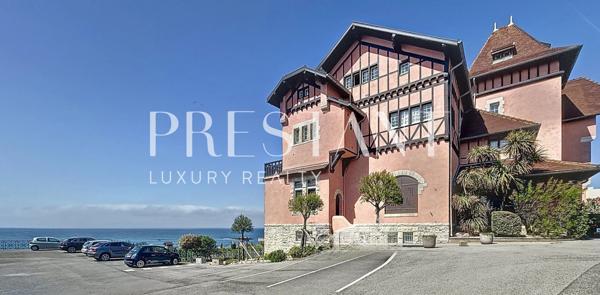 Très bien situé, appartement rare avec grande terrasse et vue vue imprenable Océan, BIARRITZ