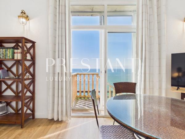 Très bien situé, appartement rare avec grande terrasse et vue vue imprenable Océan, BIARRITZ