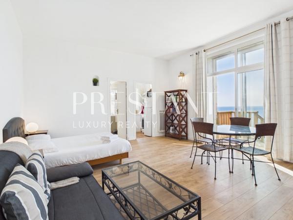 Très bien situé, appartement rare avec grande terrasse et vue vue imprenable Océan, BIARRITZ