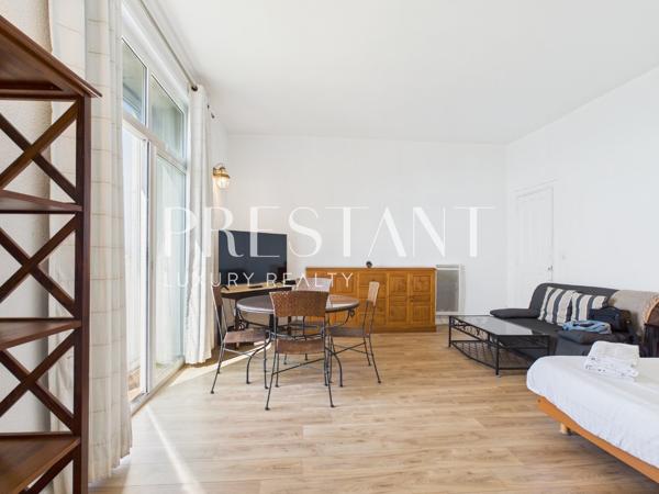 Très bien situé, appartement rare avec grande terrasse et vue vue imprenable Océan, BIARRITZ