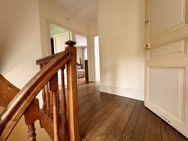 Maison de charme à fort potentiel, proche RER