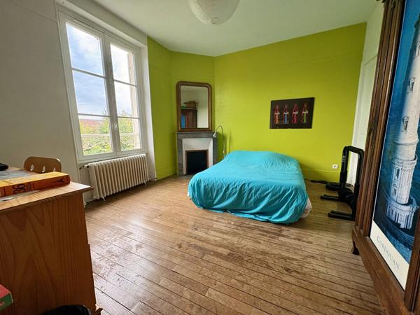 Maison de charme à fort potentiel, proche RER