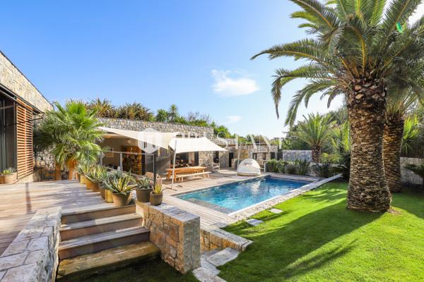 ETCHE KOSKENIA – Une villa d’exception en location saisonnière au coeur du village avec piscine et plage à pied – 8 personnes, GUETHARY