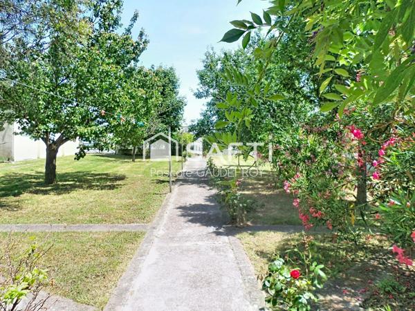 AU COEUR DE JONZAC, MAISON SUR SOUS-SOL DEVELOPPANT 158 M² + 80 M² GARAGE