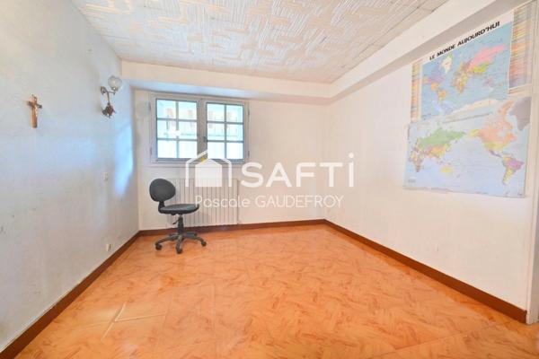 AU COEUR DE JONZAC, MAISON SUR SOUS-SOL DEVELOPPANT 158 M² + 80 M² GARAGE