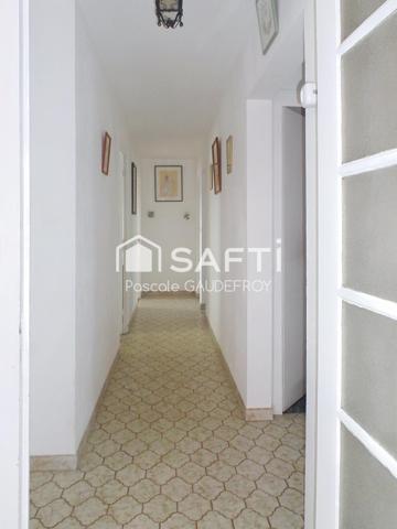 AU COEUR DE JONZAC, MAISON SUR SOUS-SOL DEVELOPPANT 158 M² + 80 M² GARAGE