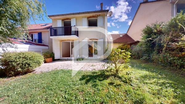 Vente                                                      Maison
                        
                     6 pièces                      121 m2                     à Fourqueux