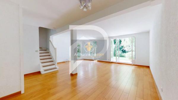 Vente                                                      Maison
                        
                     6 pièces                      121 m2                     à Fourqueux
