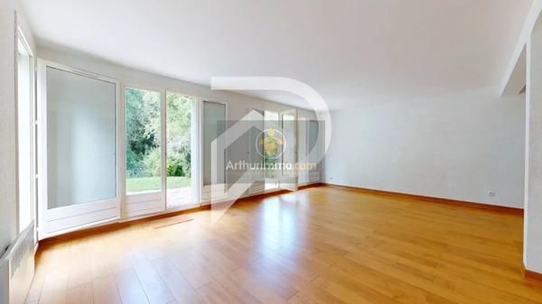 Vente                                                      Maison
                        
                     6 pièces                      121 m2                     à Fourqueux