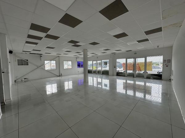 Baie-Mahault (97122) À LOUER – Local commercial / professionnel 115 m²