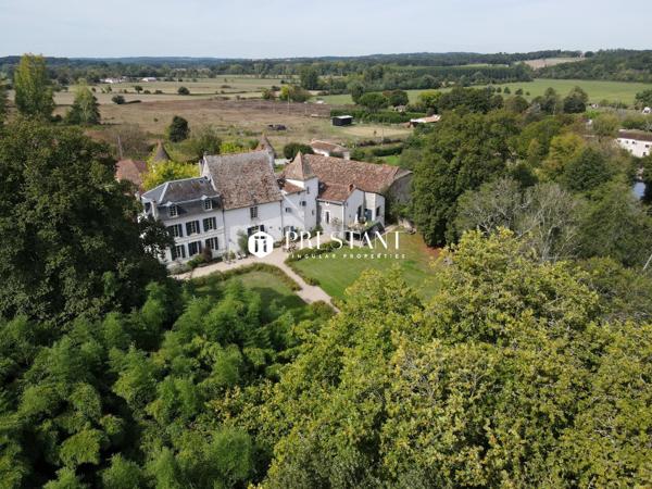 Manoir avec 3 gîtes au bord d’une rivière La Roche Chalais / Riberac, SAINT AULAYE