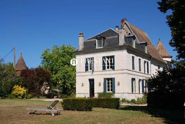 Manoir avec 3 gîtes au bord d’une rivière La Roche Chalais / Riberac, SAINT AULAYE